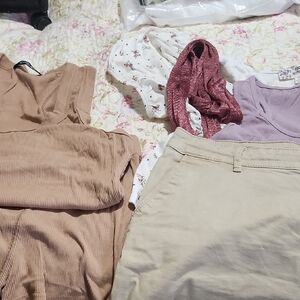 Bulk Item Size LARGE/14 SHORTS BEAUTIFUL TOP EXCELLENT CONDITION.